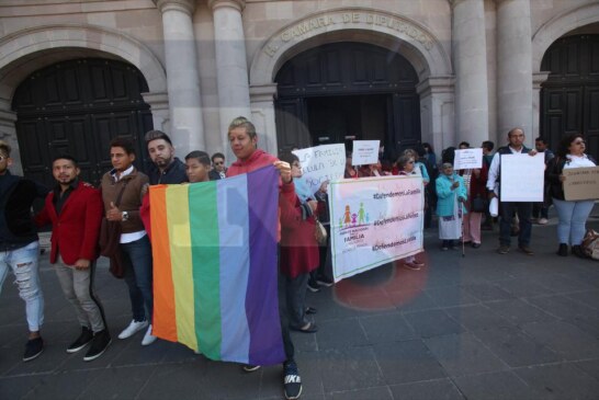 Congrega la ley de matrimonios igualitarios a ciudadanos en pro y en contra