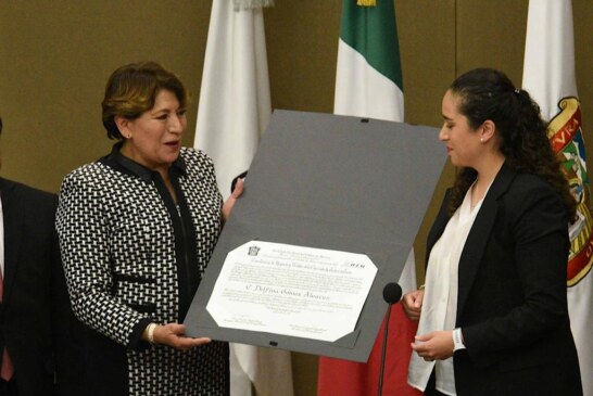 Es oficial, Delfina Gomez recibe constancia cómo la primer gobernadora del Edomex