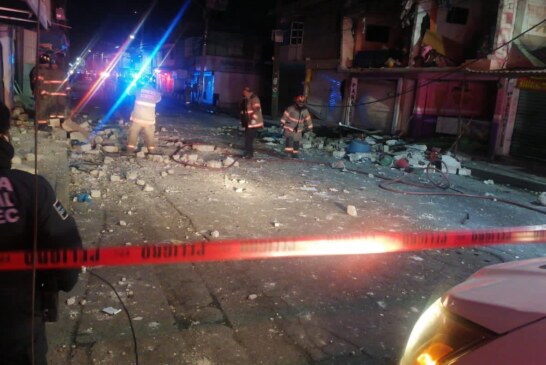 Atienden servicios de emergencia explosión en vivienda de Ecatepec