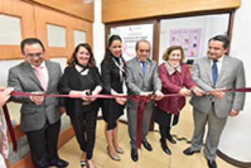 Inauguran Maurilio Hernández y Eva pareja la sala de lactancia del OSFEM