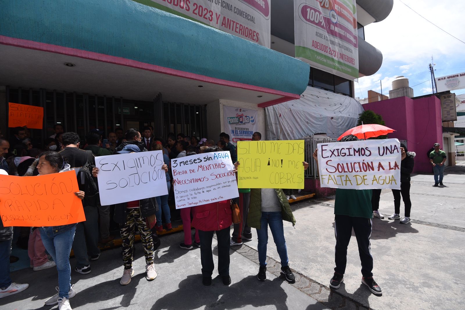 Siguen protestas en Toluca por desabasto de agua