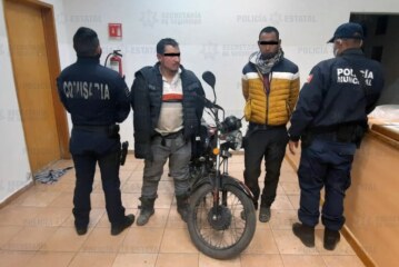 Detienen a dos hombres posibles responsables del delito de robo de vehículo