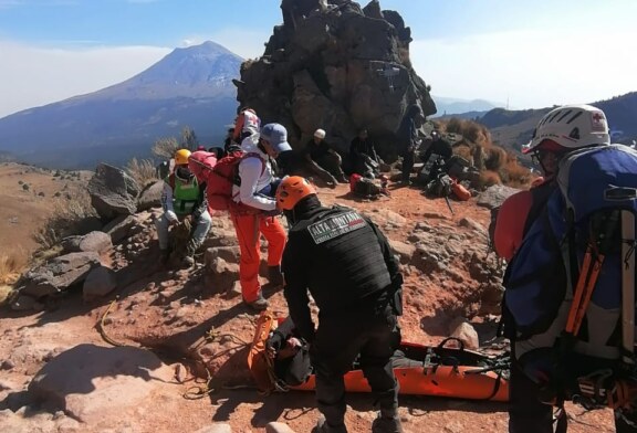 Rescatan a montañista herido en el Itzá-Popo