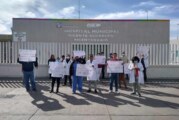 Por desabasto de medicinas, médicos se manifiestan en hospitales de Toluca.