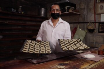 Comparten elaboración de fruta de horno, una tradición mexiquense que endulza el paladar