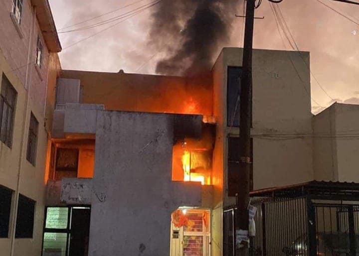 Muere una persona en incendio en Metepec