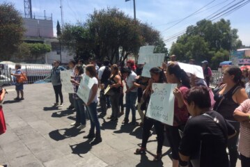 Piden justicia por joven asesinada y son reprimidos