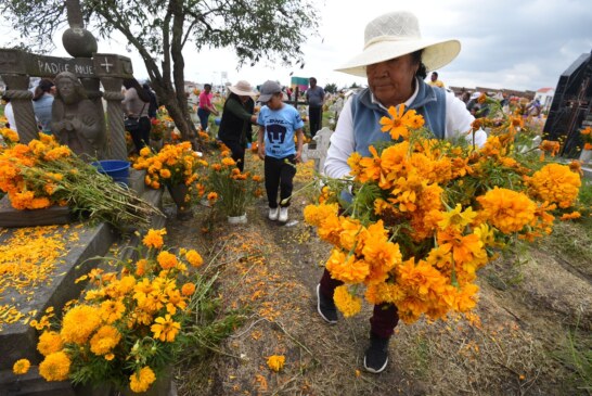 Celebración de San Miguel Arcángel en San Pablo Autopan: Un Tributo a los Fieles Difuntos