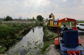 Saca Metepec mil camiones de volteo con basura de canales a cielo abierto