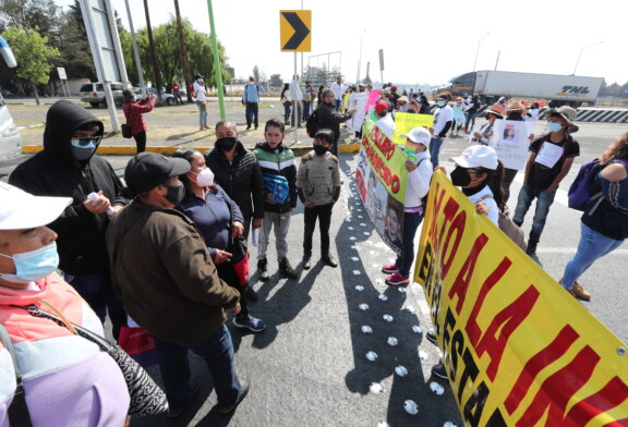 Familias de personas desaparecidas tomaron la carretera Toluca-Atlacomulco