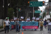 Con poca participación, se manifiestan en Toluca contra los nuevos libros de texto