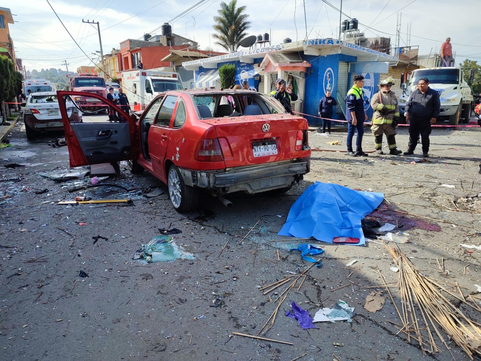 Explota camioneta con pirotecnia y deja un muerto y una decenas de herido en Edomex