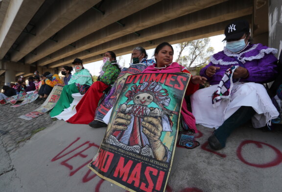 Activistas exigen frenar la extracción de agua