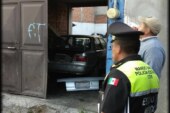 Asegura SS predio con vehículos con reporte de robo y detiene a presunto responsable