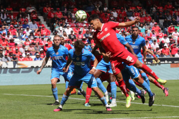 Con doblete de Maxi Araújo y un gol más de Sebastián Saucedo, Toluca FC se impuso 3-1 a Cruz Azul en el marco de la celebración de su 106 aniversario