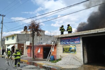 Sofocan bomberos de Toluca incendio al interior de establecimiento en San Pedro Totoltepec