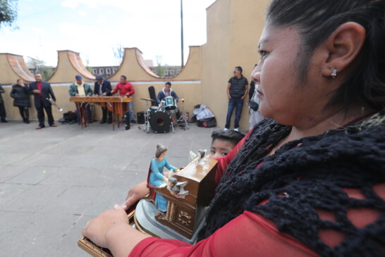 Cada vez menos rentable, pero músicos se mantienen firme a tradición