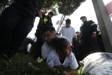 Bloqueo en Aeropuerto deja al menos 5 detenidos en Toluca.