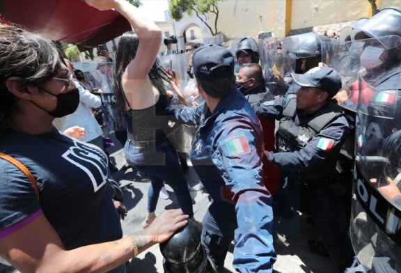 Policía Estatal agrede a reporteros de Edomex en protesta LGBTTTIQ+