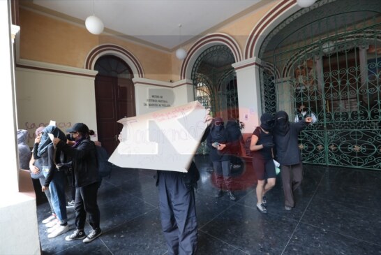 Vandalizan edifico de rectoría de la UAEMEX, exigen sanciones y alto a acoso en facultades