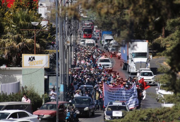 Marchan a Palacio Nacional agricultores de Ixtapan de la Sal y Coatepec Harinas