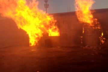 Sofocan Bomberos y Policía de Toluca incendio en bodega de San Pablo Autopan