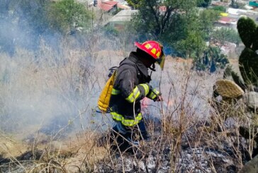 Sofocan Bomberos de Toluca incendio en cerro de Santa Cruz Atzcapotzaltongo