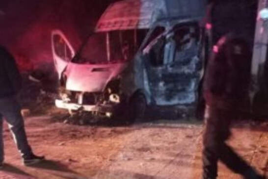 Cansados de la delincuencia queman camioneta de ladrones en Zolotepec
