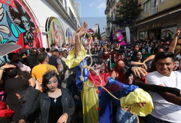 Invaden zombies las calles de Toluca