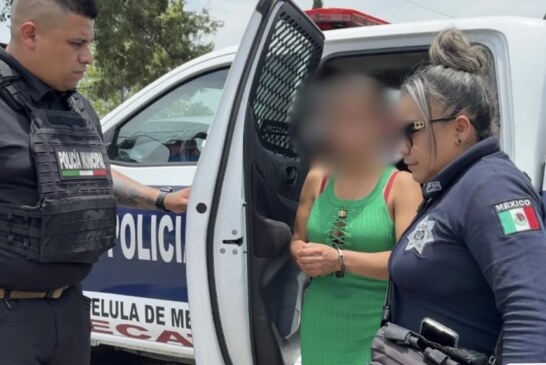 Detienen a mujer que fue grabada golpeando a su hijo menor de edad