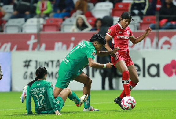 Las escarlatas retornaron a la senda ganadora: 2-0 sobre las Esmeraldas de León, en partido de la Jornada 11 del Apertura 2024 de la Liga MX Femenil