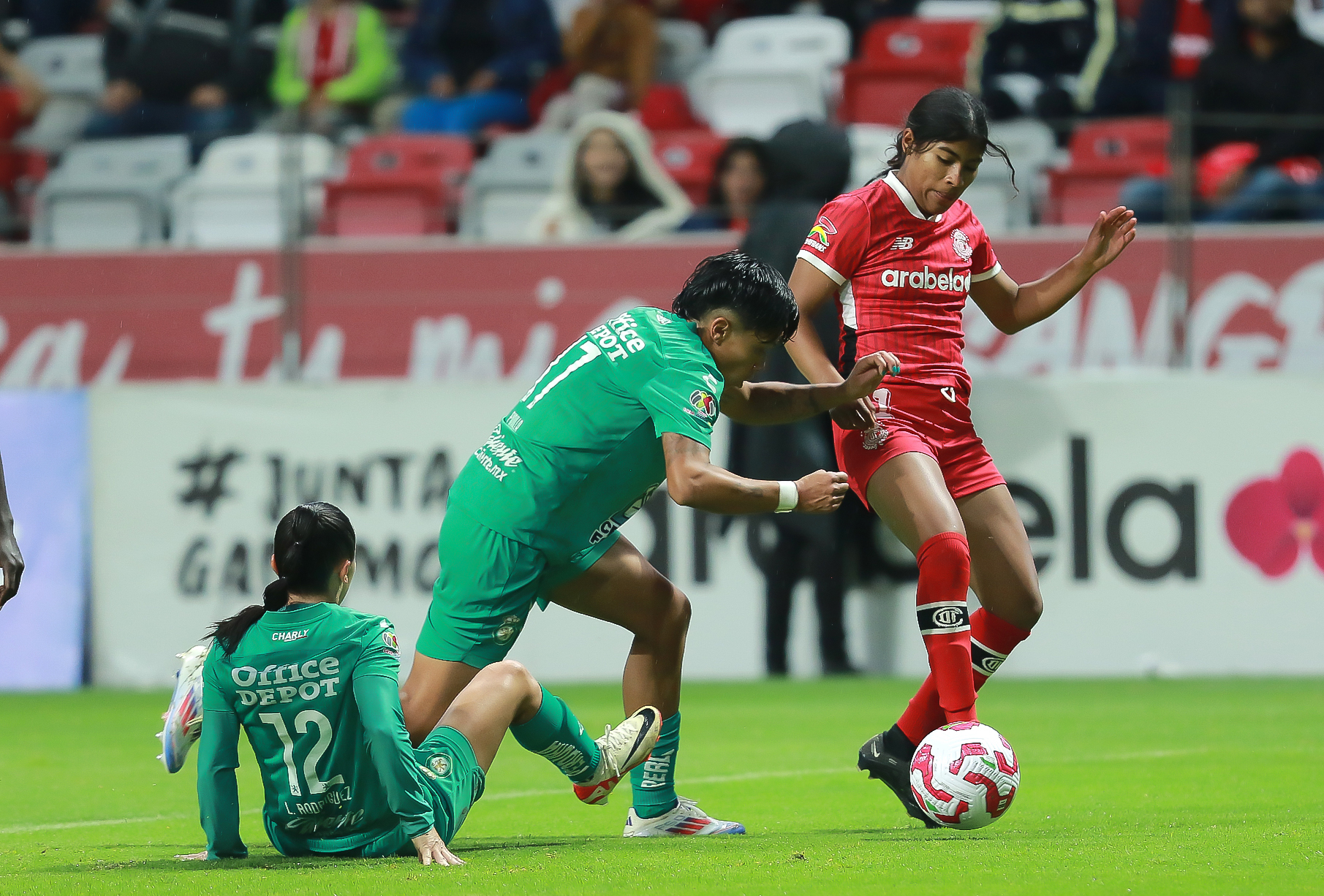 Las escarlatas retornaron a la senda ganadora: 2-0 sobre las Esmeraldas de León, en partido de la Jornada 11 del Apertura 2024 de la Liga MX Femenil