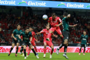 Con 10 en la cancha tras la expulsión de Brian García al 56’, Toluca no pudo ante un Chivas que se encerró y mantuvo la ventaja 0-1 en el global, para avanzar a la Semifinal