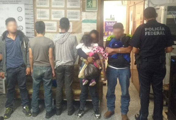 Policía Federal rescata a 27 indocumentados en diferentes carreteras del Estado de México.