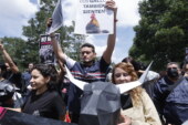 Activistas exigen la prohibición de peleas de galos y tauromaquia en Edomex