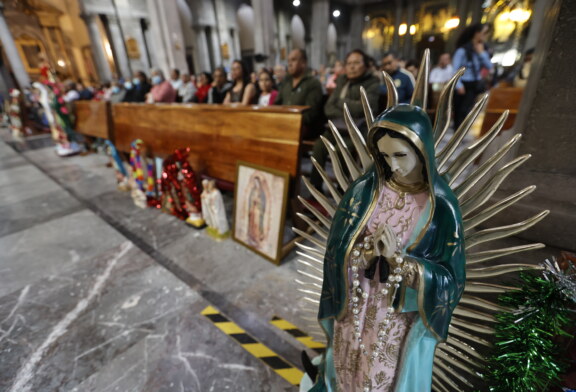 Miles de fieles celebran a la Virgen de Guadalupe en Toluca