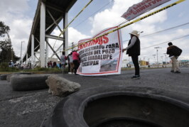 Habitantes bloquean la carretera Toluca-Naucalpan exigiendo soluciones urgentes