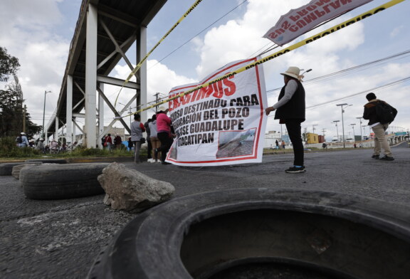 Habitantes bloquean la carretera Toluca-Naucalpan exigiendo soluciones urgentes