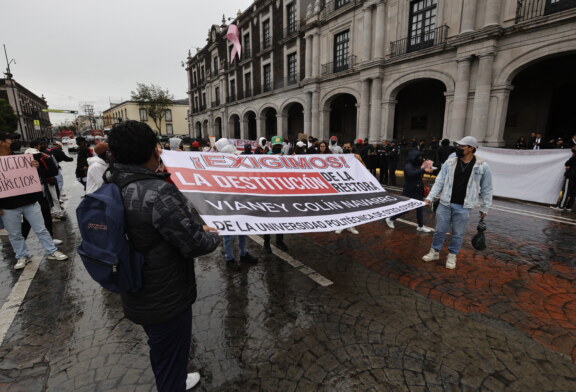 Estudiantes de la Universidad Politécnica de Otzolotepec se van a paro.