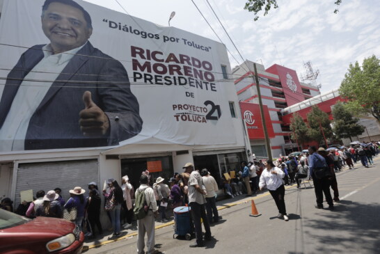 Les quedaron mal. Trabajadores de MORENA exigen pago tras concluir proceso electoral