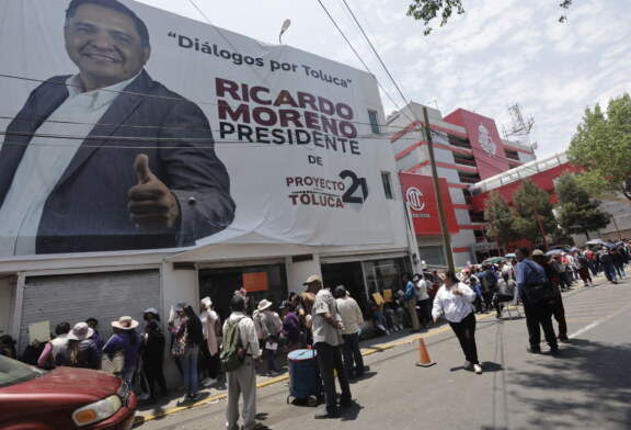 Les quedaron mal. Trabajadores de MORENA exigen pago tras concluir proceso electoral