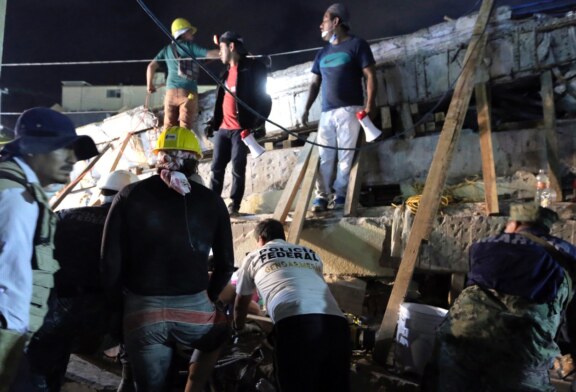 Policia federal apoya en trabajos de rescate de víctimas por sismo en la ciudad de México