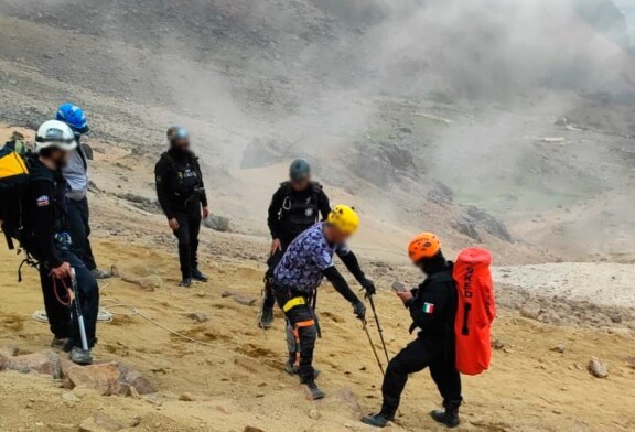 Policía de Alta Montaña rescata a una persona del Volcán Iztaccíhuatl