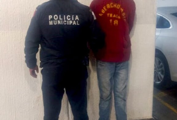 Asegura Policía de Toluca a  sujeto por robo a interior de vehículo