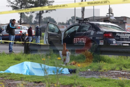 Por no usar el puente vehicular lo arrollan en su bicicleta