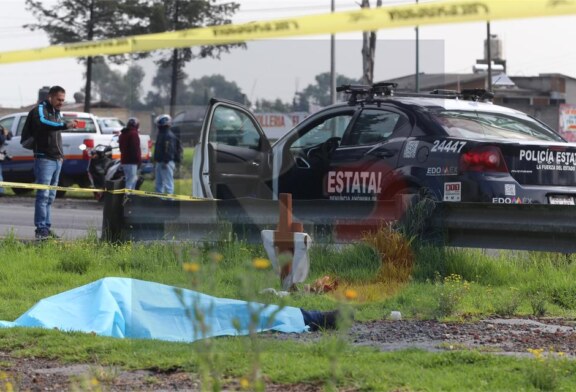 Por no usar el puente vehicular lo arrollan en su bicicleta