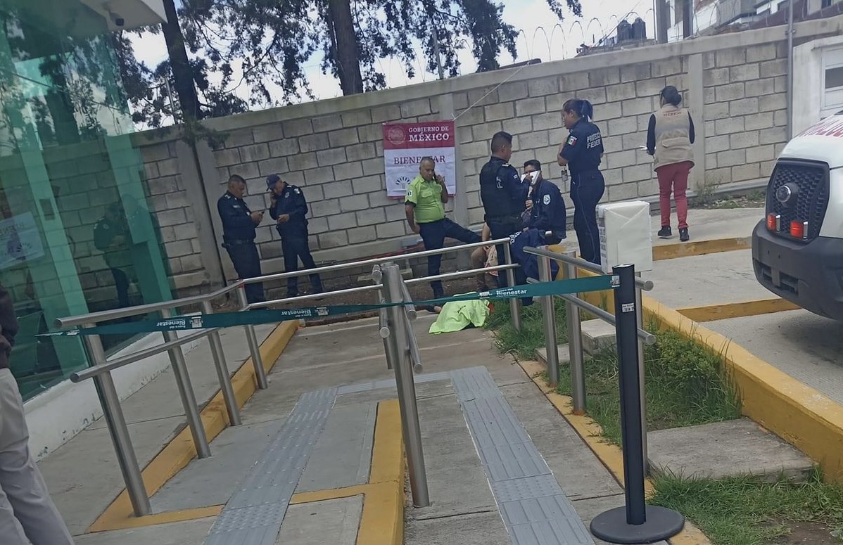 Mujer pierde la vida tras sufrir un infarto en sucursal del Banco del Bienestar en Atlacomulco