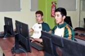 Abren salas de cómputo a jóvenes que no tienen computadoras e internet para examen UAEM