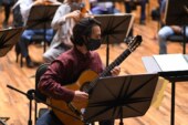 Debuta guitarrista Morgan Szymanski con la orquesta sinfónica del Estado de México