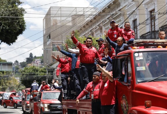 Día del Bombero: Héroes del Estado de México que luchan contra el fuego en condiciones precarias.